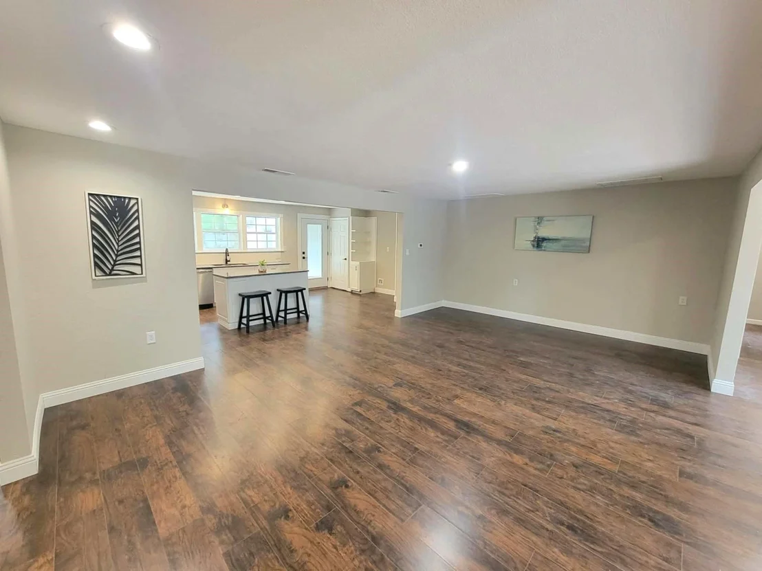 Photo of 103 W Cayuga Drive