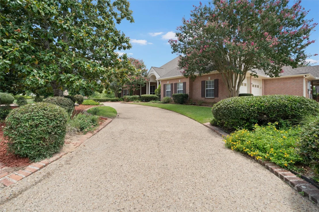 Photo of 7402 Hollytree Drive