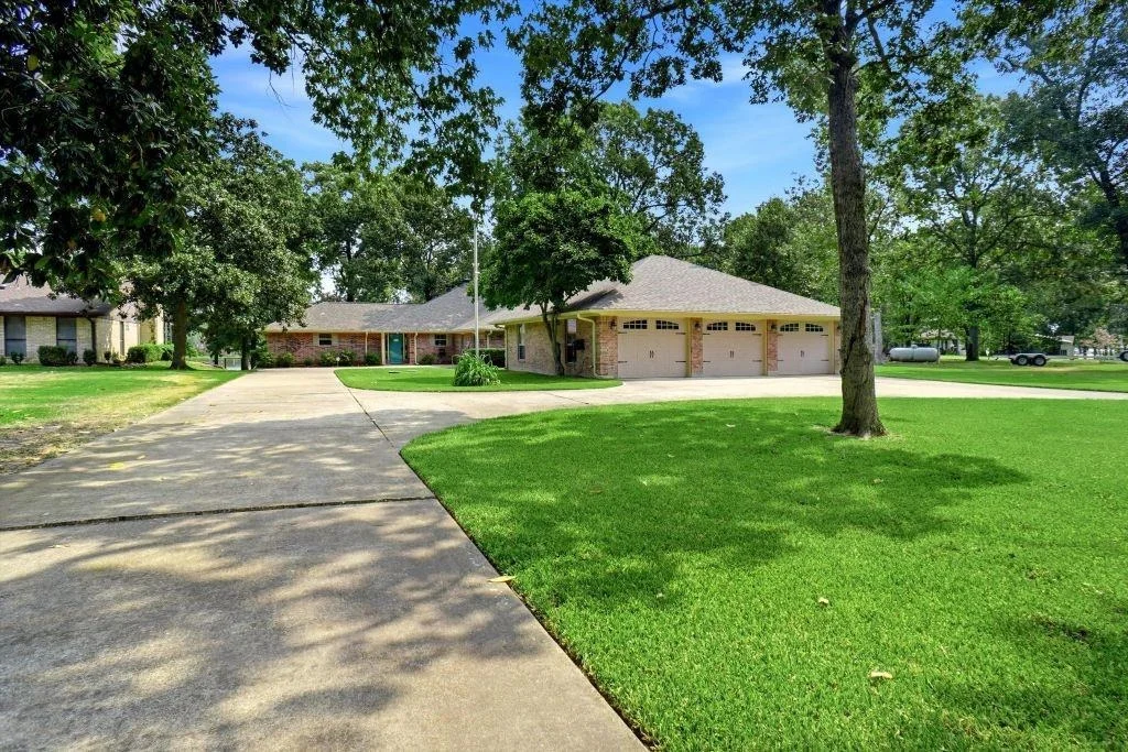 Photo of 665 Private Road 5881