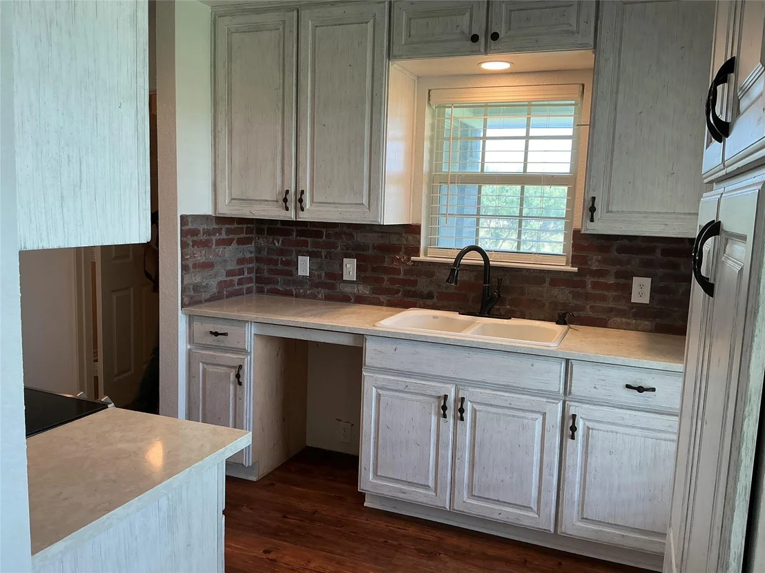 Photo of 333 Lake Point Road