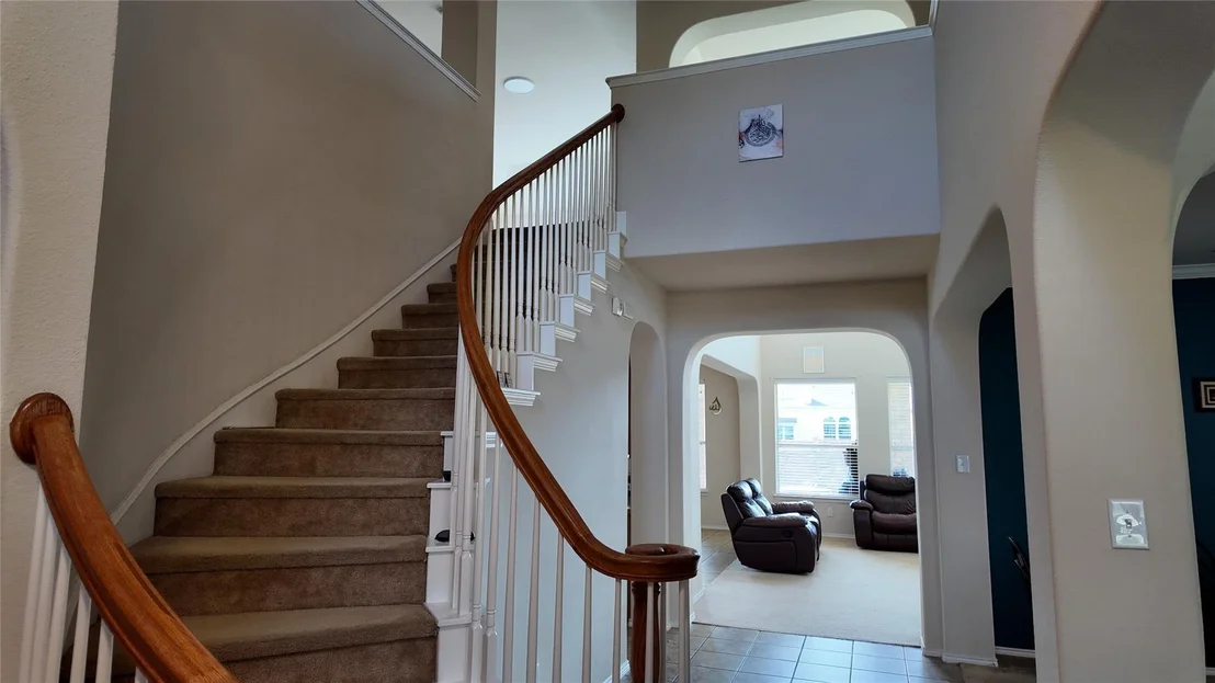 Photo of 421 Roundrock Lane
