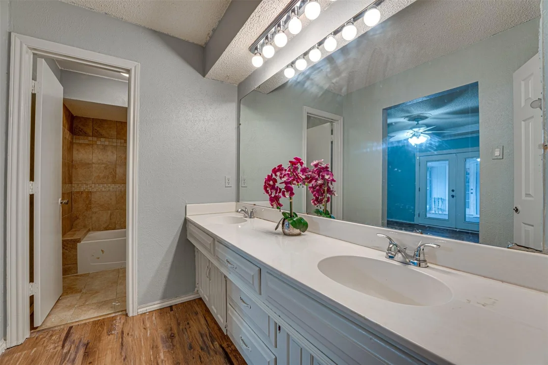 Photo of 917 Meadowgate Drive