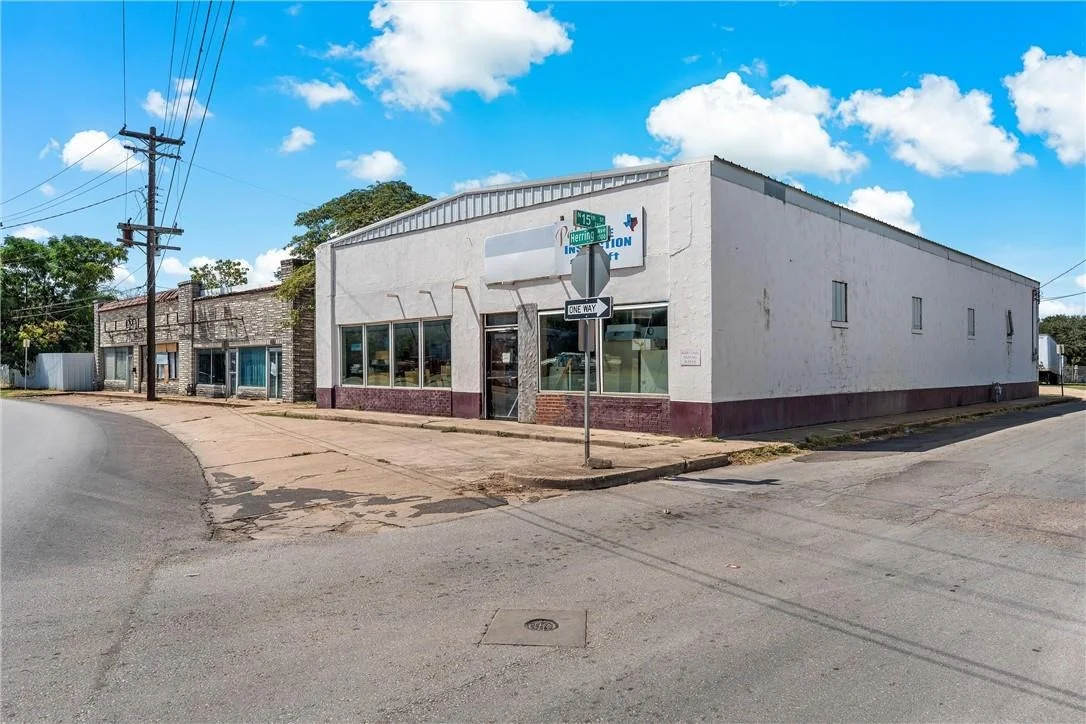Photo of 1501 Herring Avenue