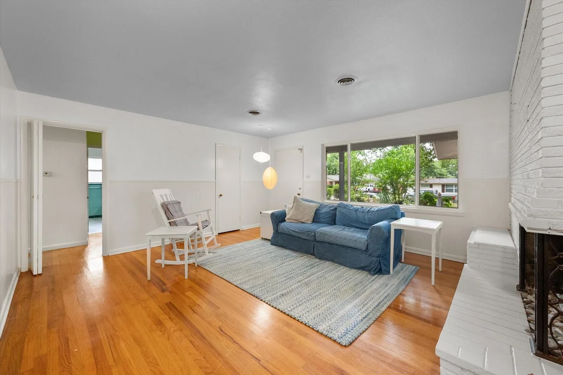 Photo of 1209 W Lilly Lane