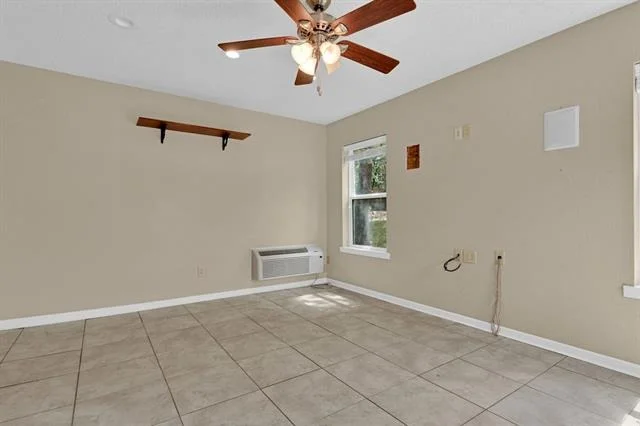 Photo of 216 Treetop Lane