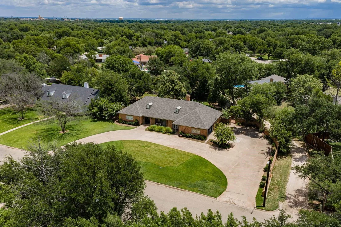 Photo of 1825 Elmwood Drive