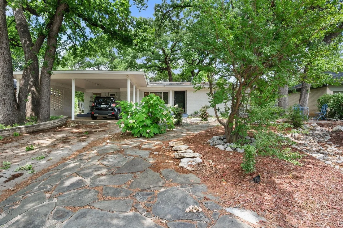 Photo of 1209 W Lilly Lane