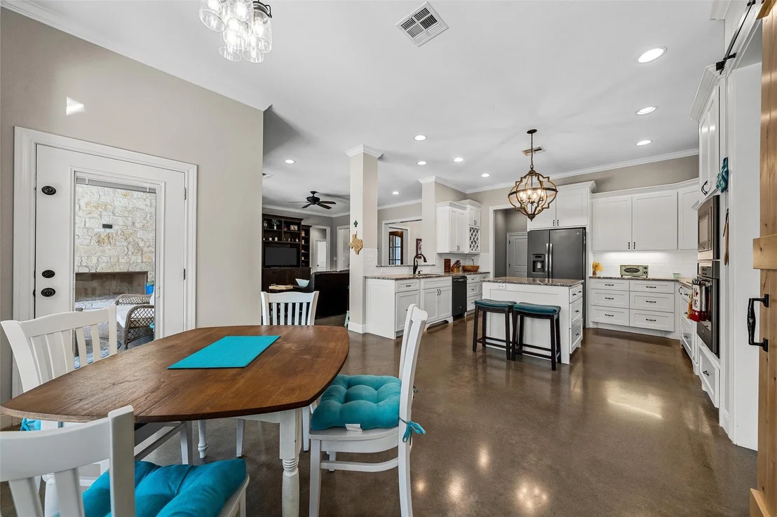 Photo of 580 Whispering Oaks