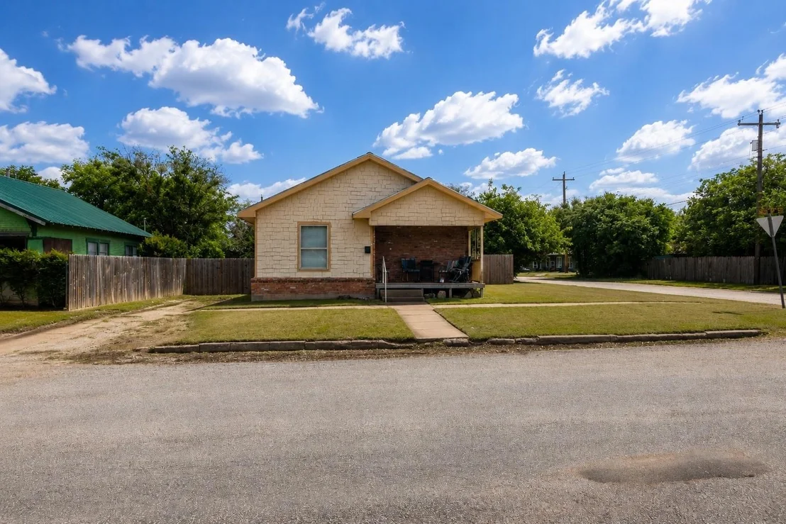 Photo of 309 W 10th Street