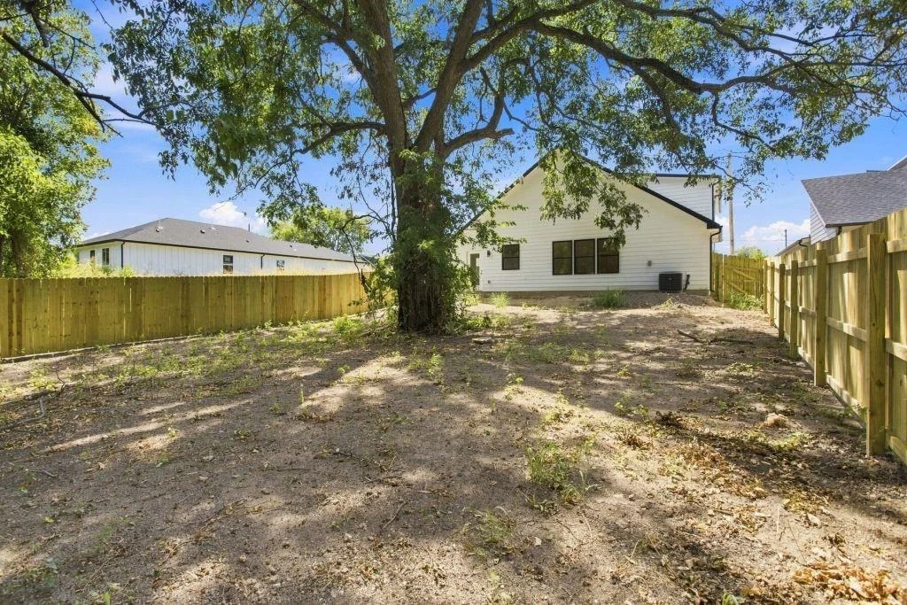 Photo of 106 E Miller