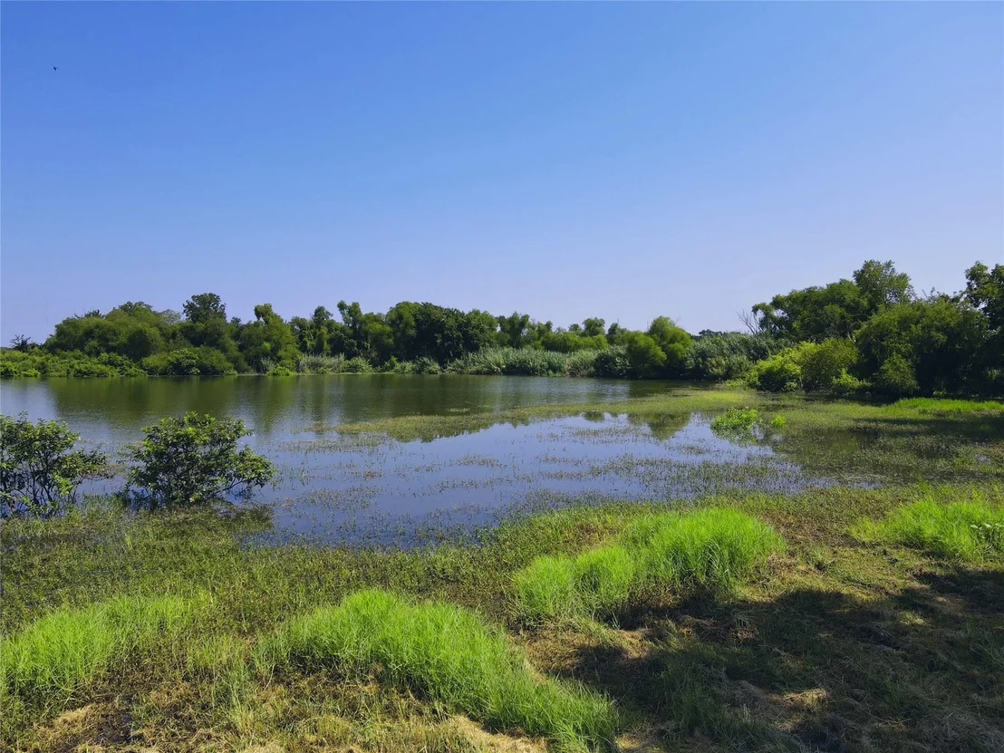 Photo of 5086 Waterfront Road