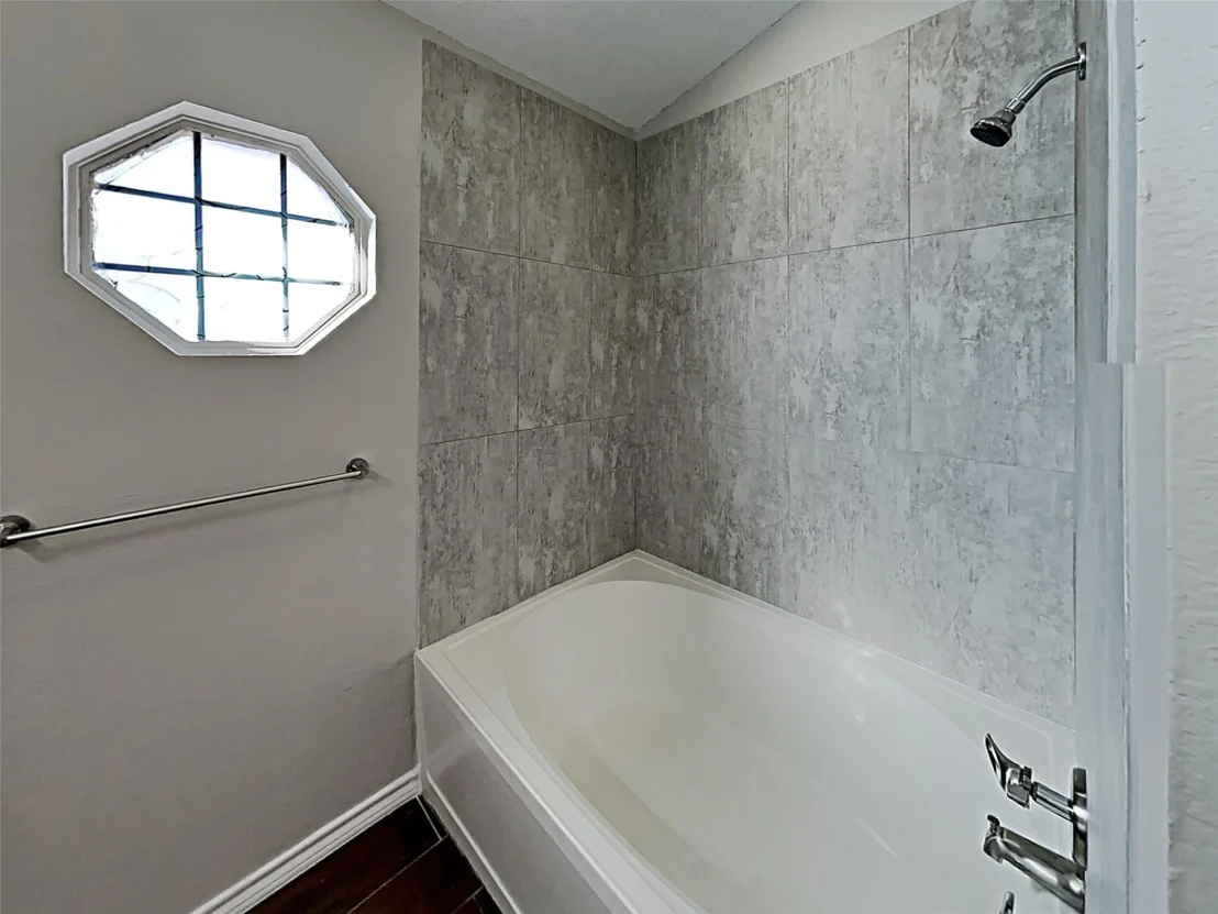 Photo of 833 Weaver Street