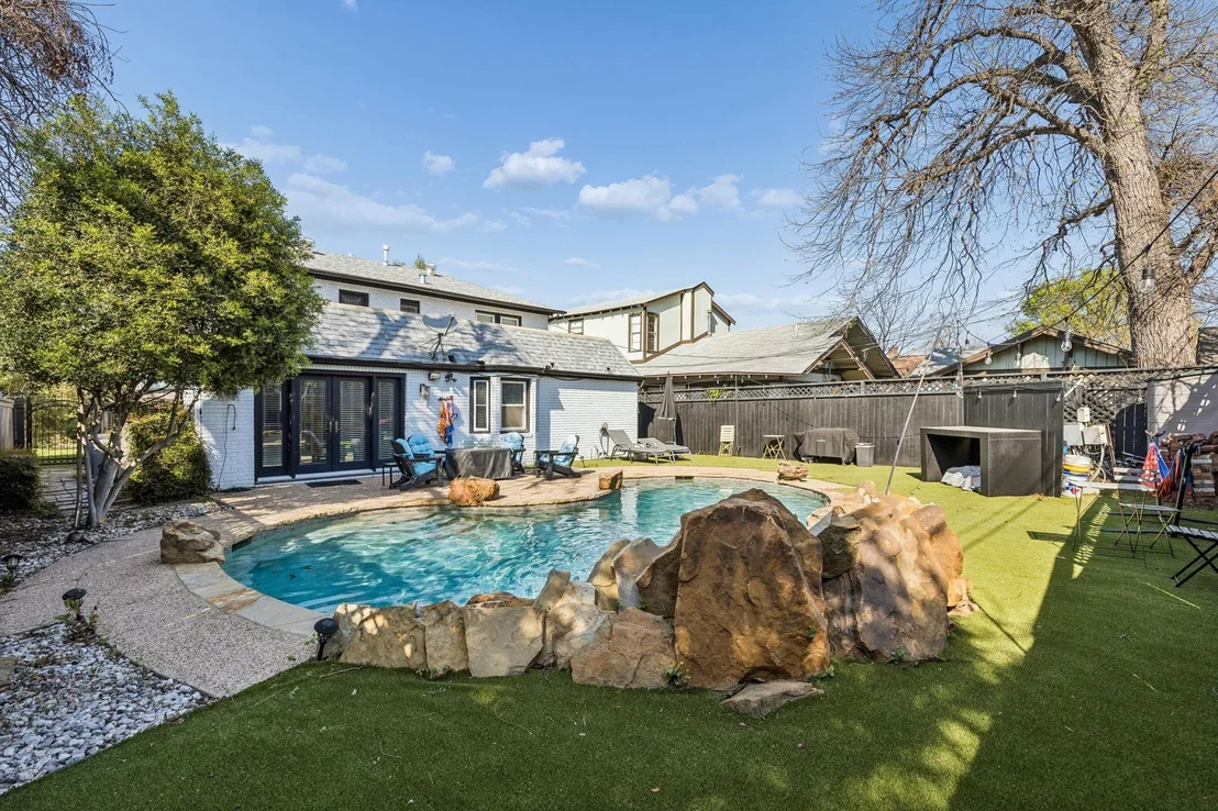 Photo of 2235 Mistletoe Boulevard