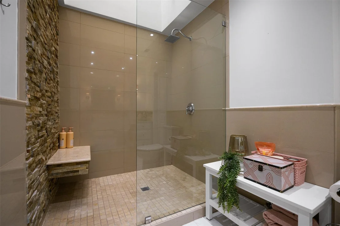 Photo of 6946 Forest Glade Circle
