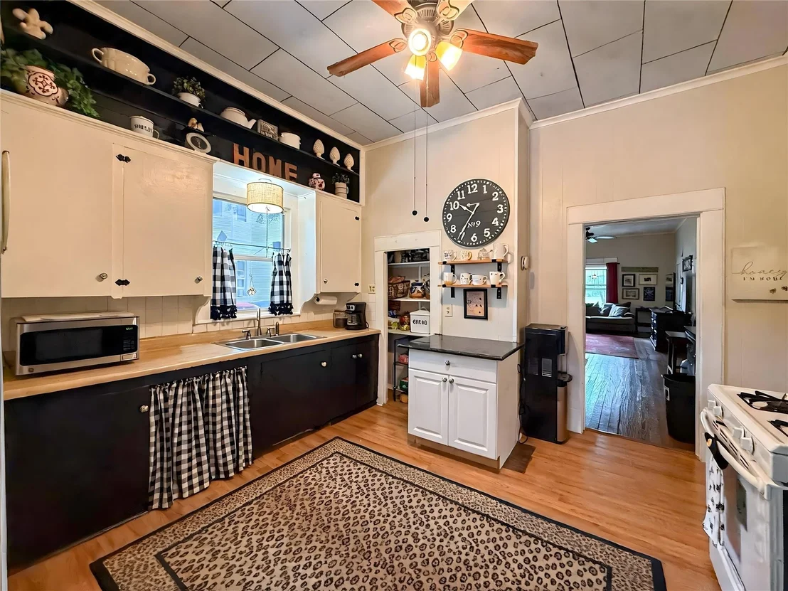 Photo of 1309 N Austin Street