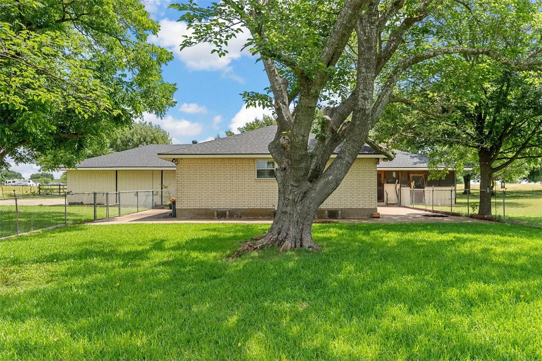 Photo of 5444 OLD LORENA Road