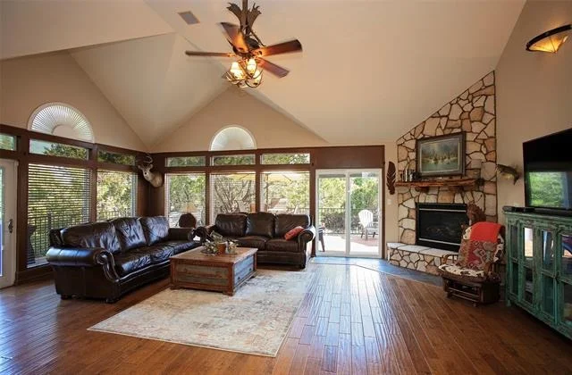 Photo of Unit 2 at 880 Cliffs Drive