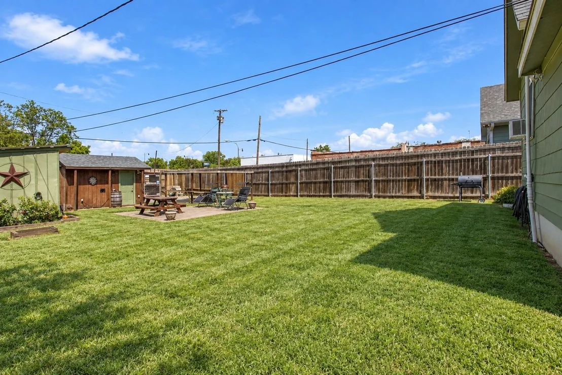 Photo of 215 W Munson Street