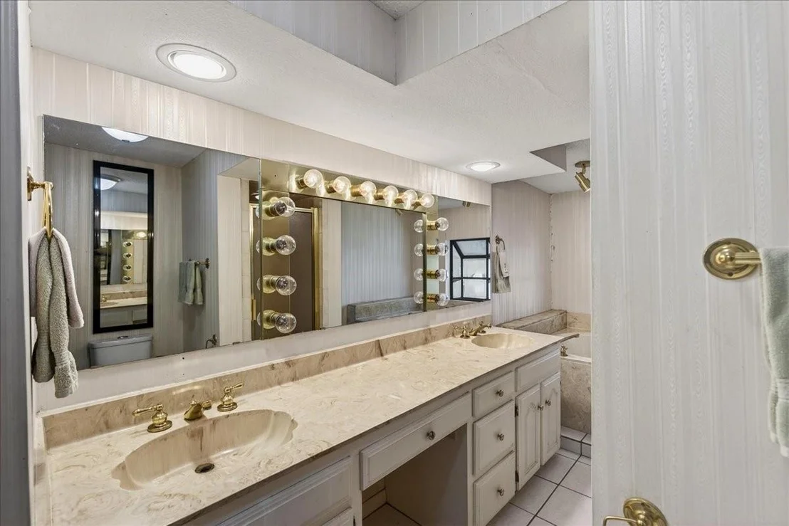 Photo of 1529 Oak Shore Drive