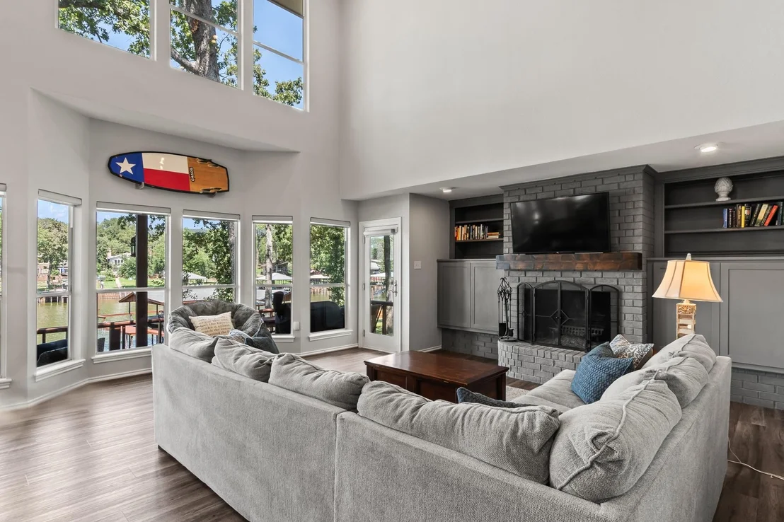 Photo of 5366 Point LaVista