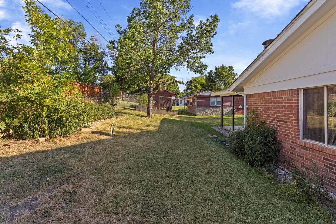 Photo of 840 Comal Avenue