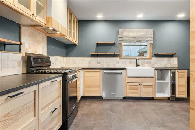 Photo of 2208 Lake Ridge Circle