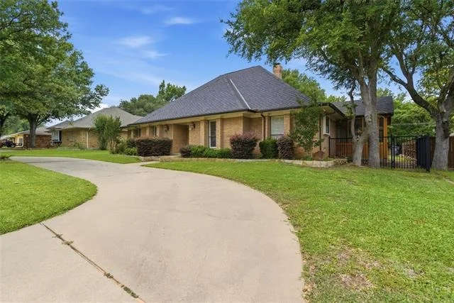 Photo of 1515 Oak Forest Drive