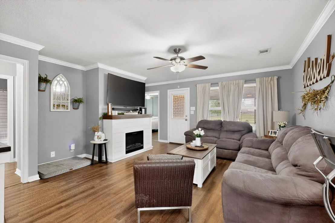 Photo of 423 Caloway Drive