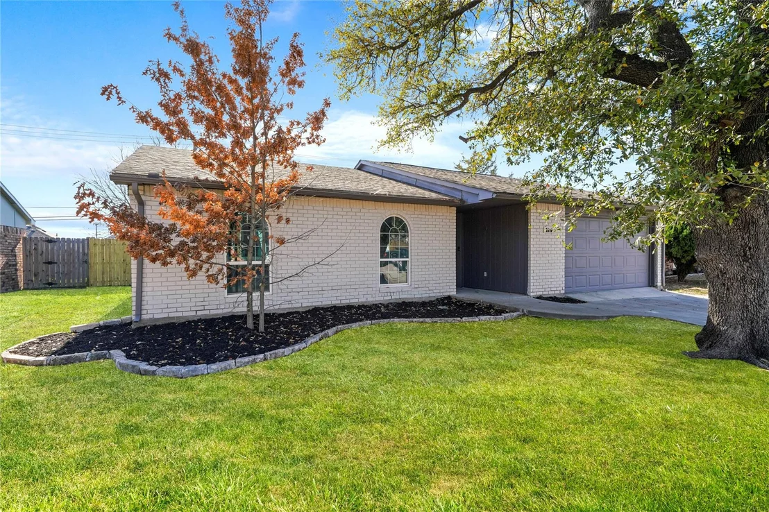 Photo of 5516 Maple Lane