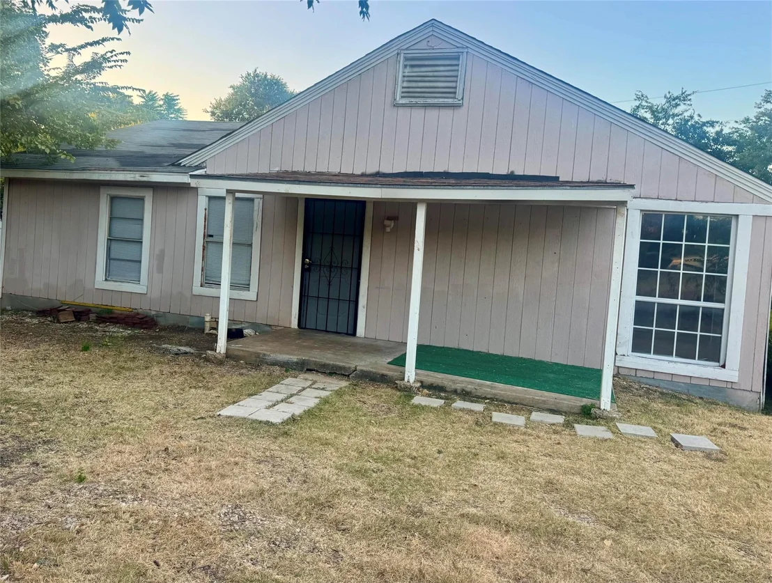 Photo of 803 N Joe Wilson Road