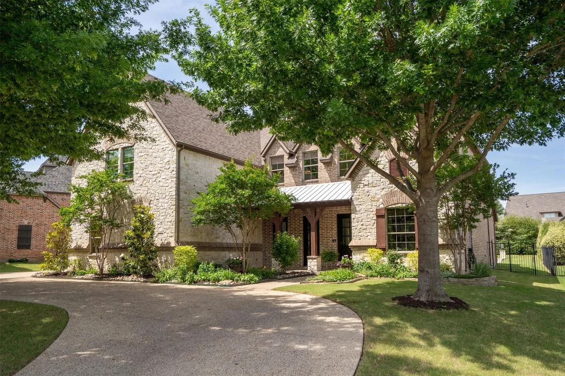 Photo of 3225 Clubview Drive
