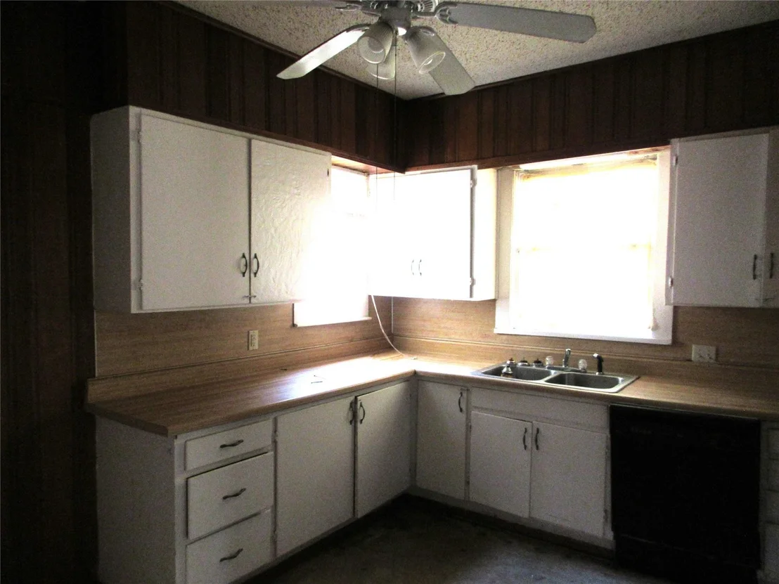 Photo of 916 Ward