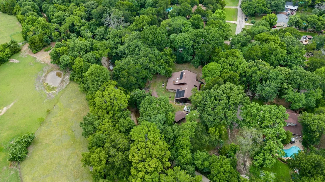 Photo of 207 Shadowwood Trail