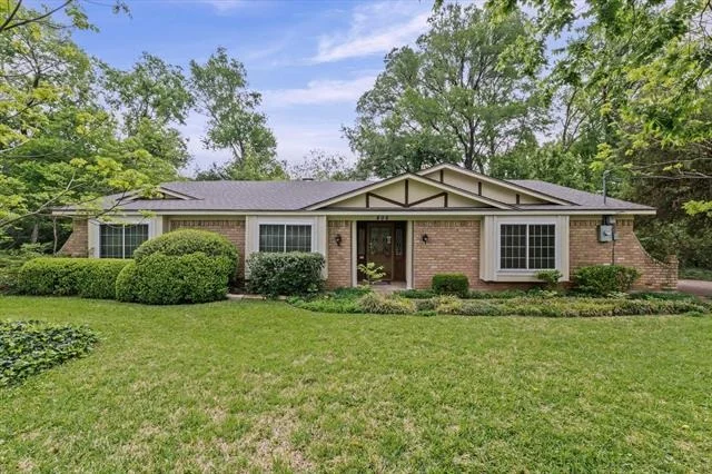 Photo of 805 Evelyn Drive