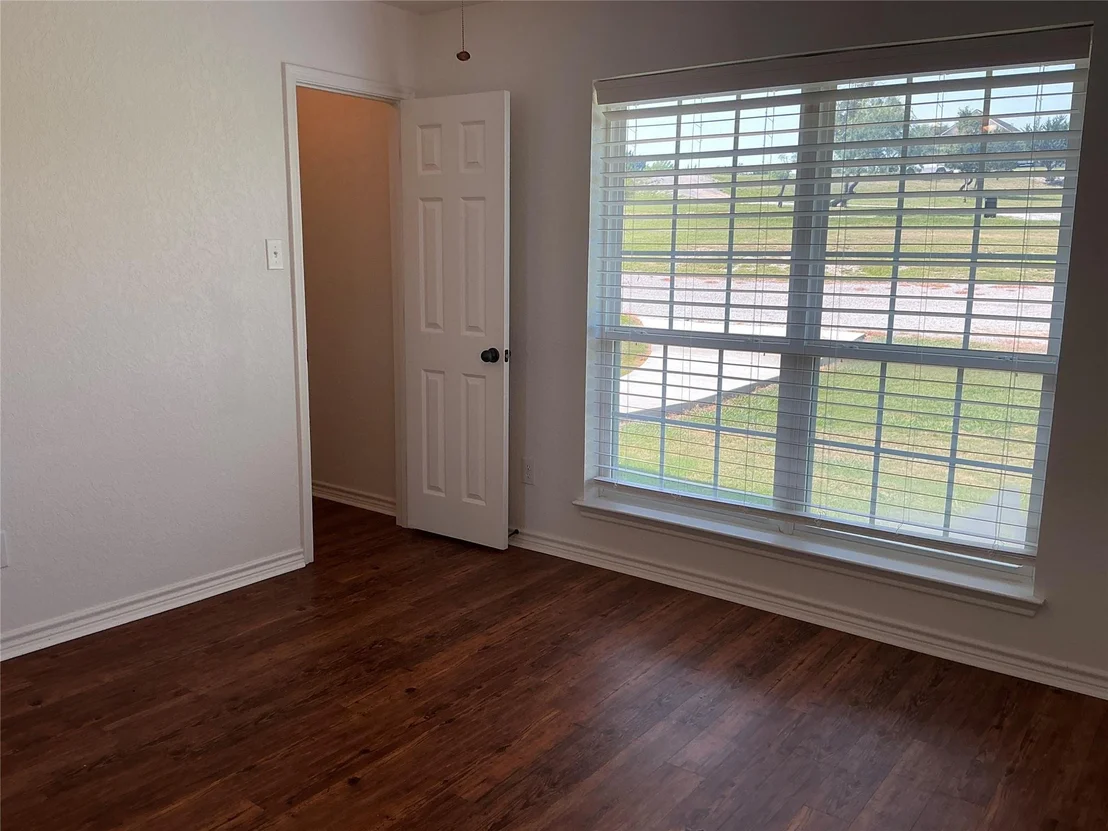 Photo of 333 Lake Point Road