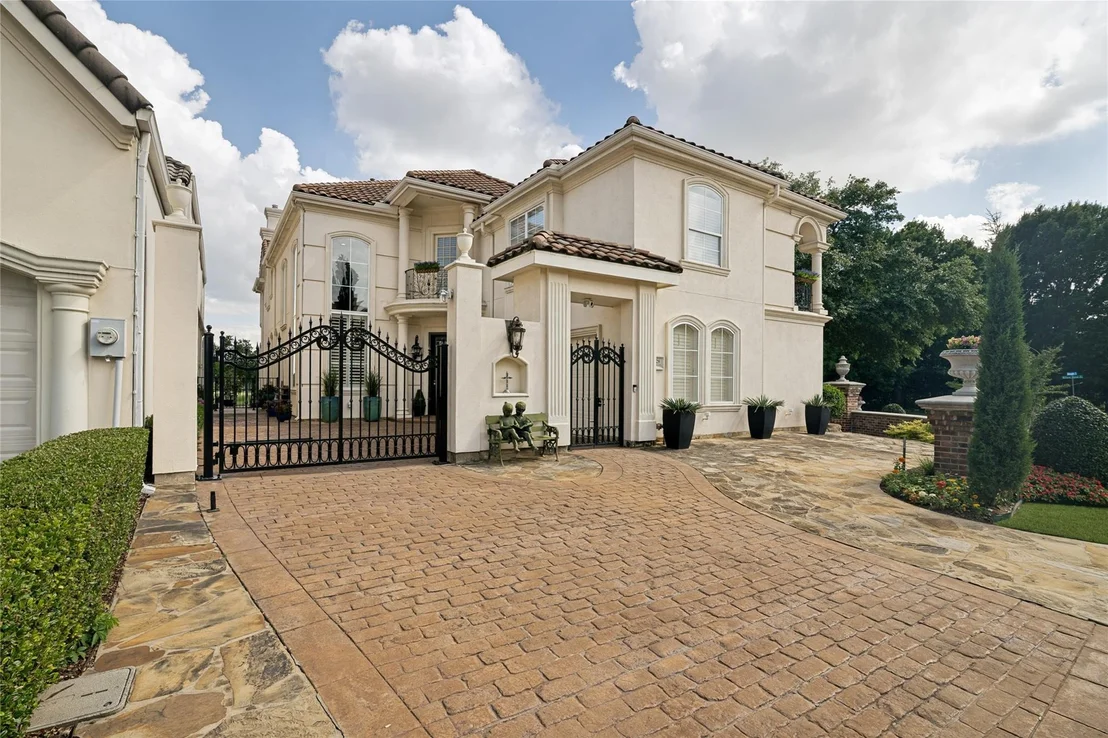 Photo of 5528 Gleneagles Drive
