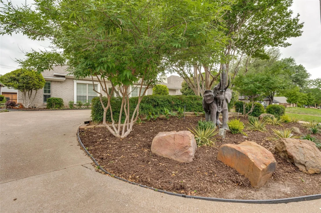Photo of 5322 W Mockingbird Lane