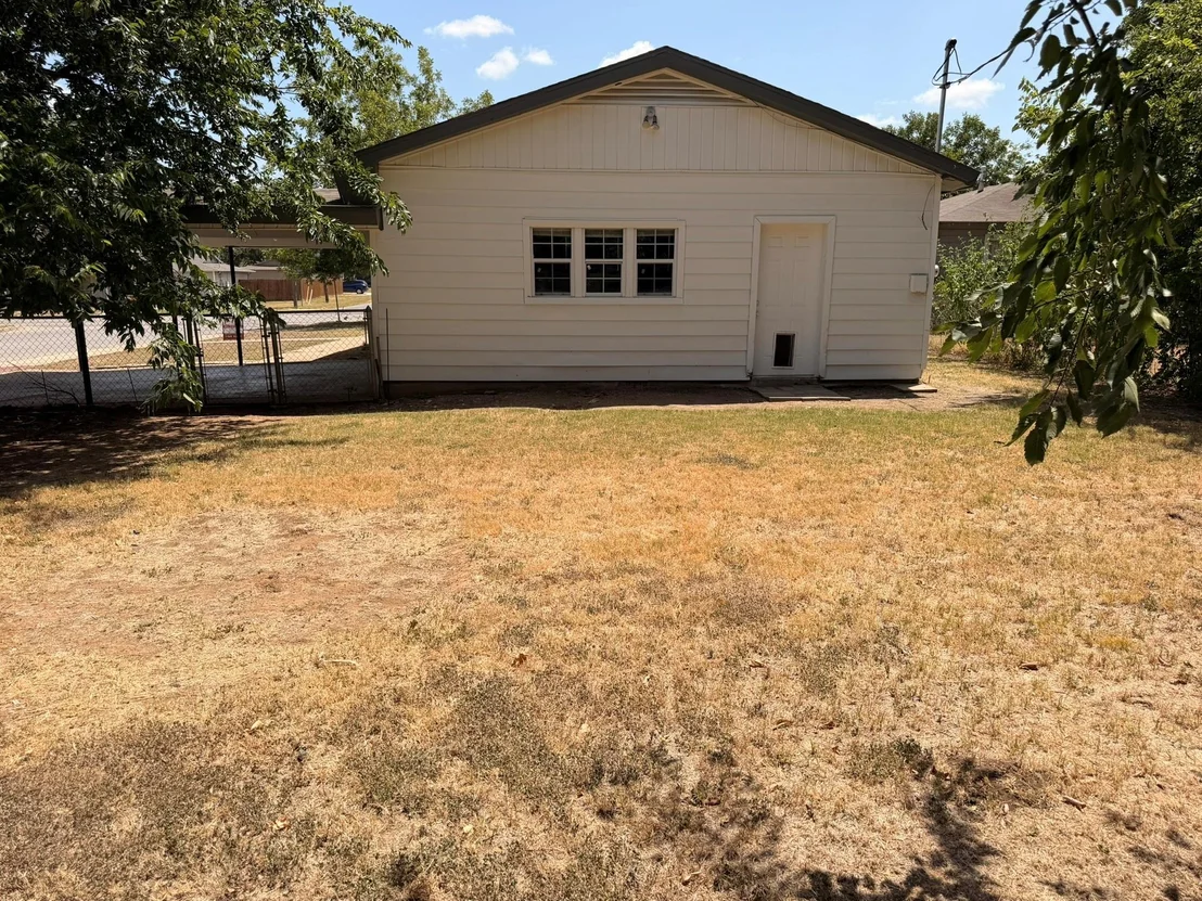 Photo of 1102 Poindexter Avenue
