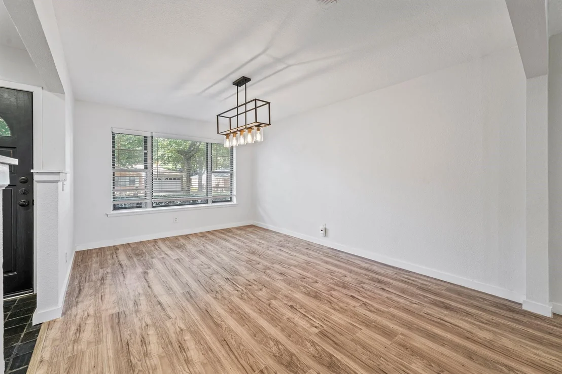 Photo of 600 Circleview Drive N