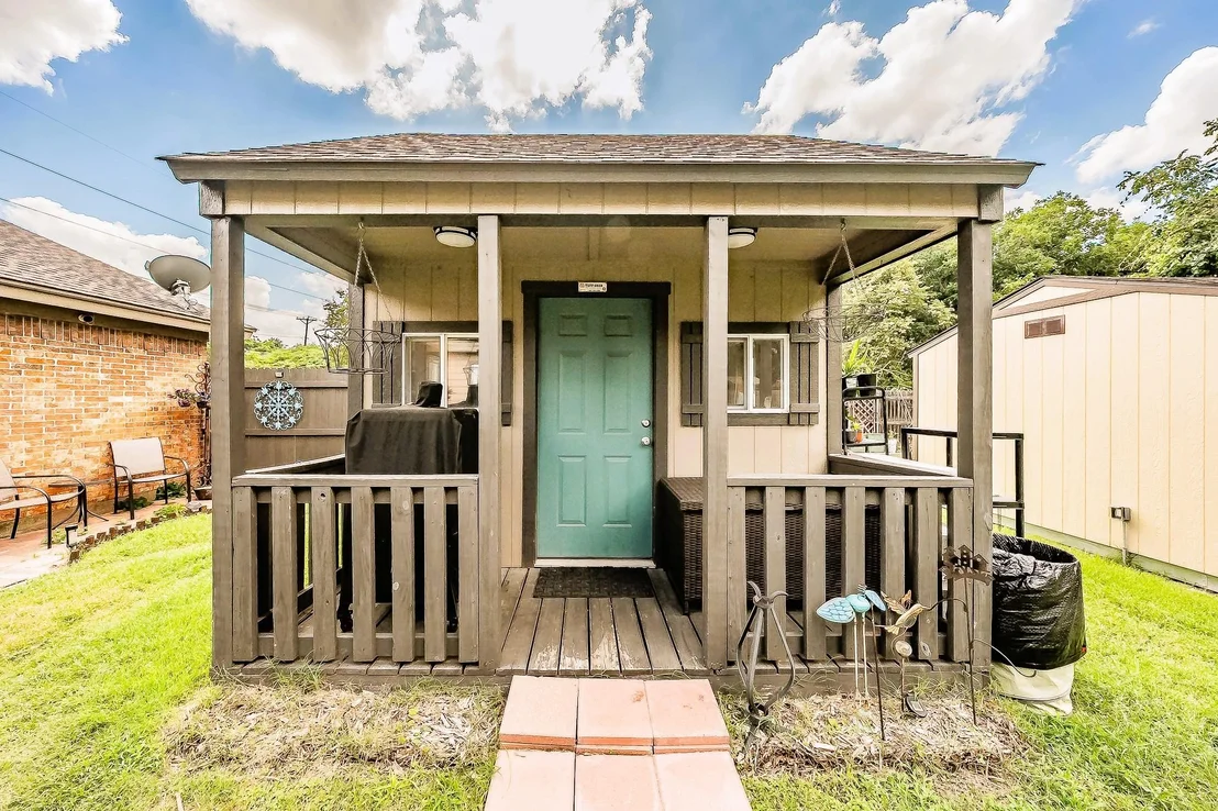 Photo of 5004 Blackstone Drive