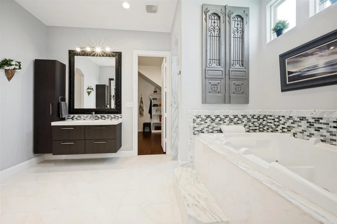 Photo of 2501 Oak Bluff Drive