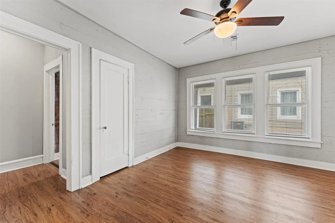 Photo of 512 Herring Avenue