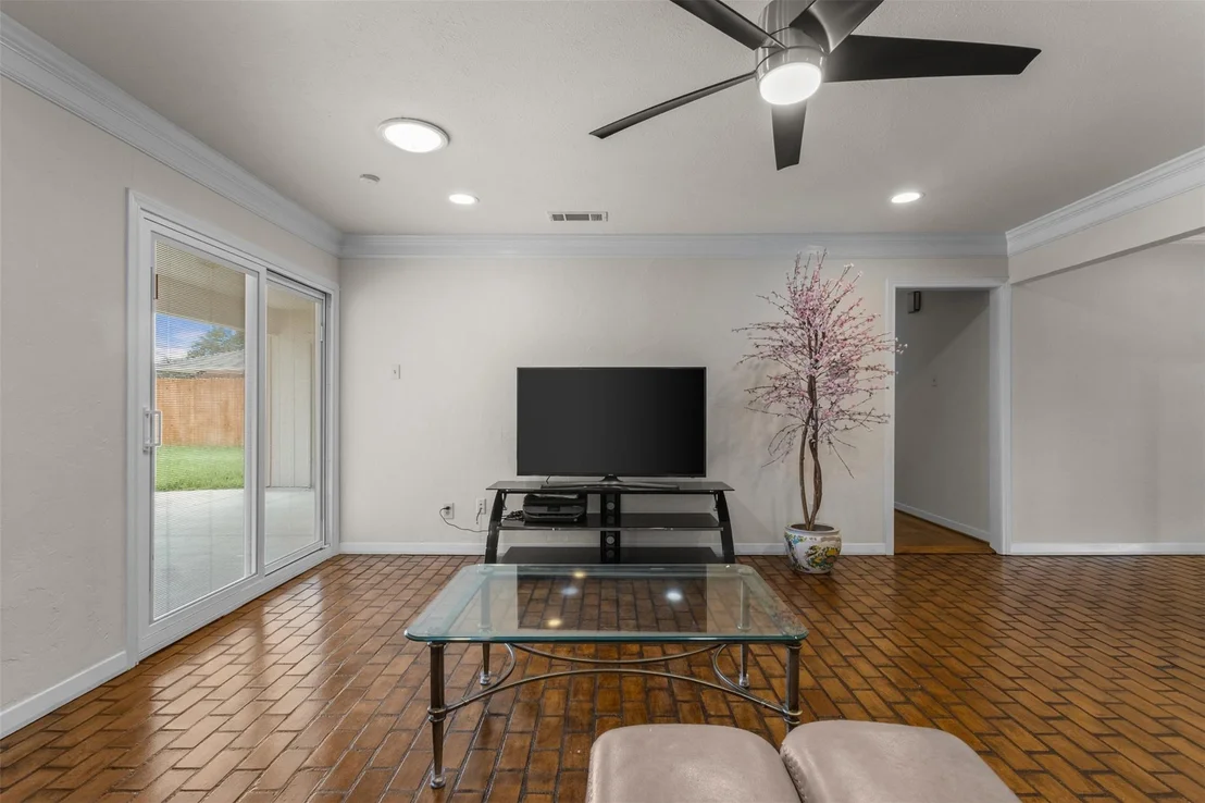Photo of 908 Vinecrest Lane