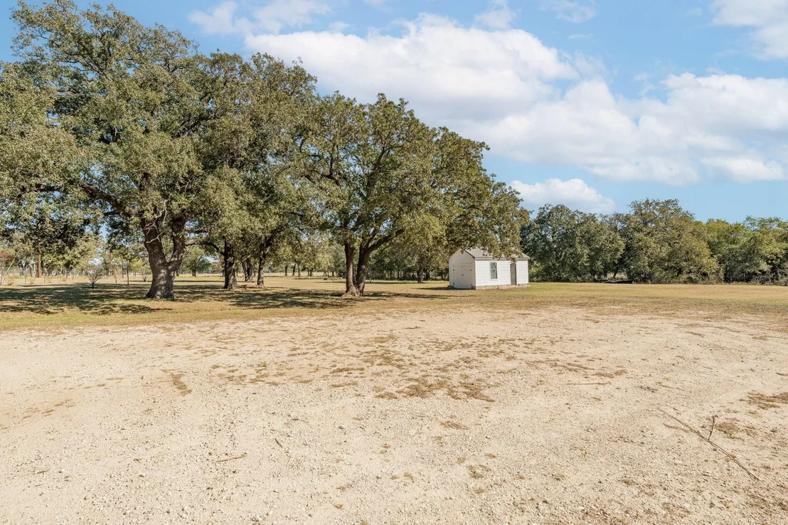 Photo of 688 Private Road 1152