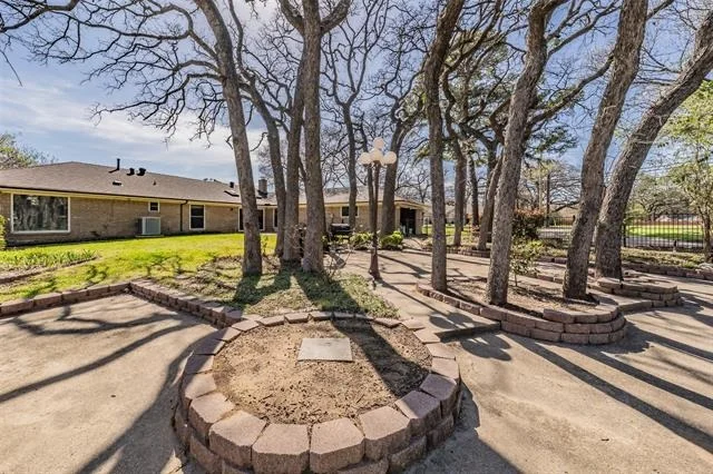 Photo of 2415 Lakeview Circle