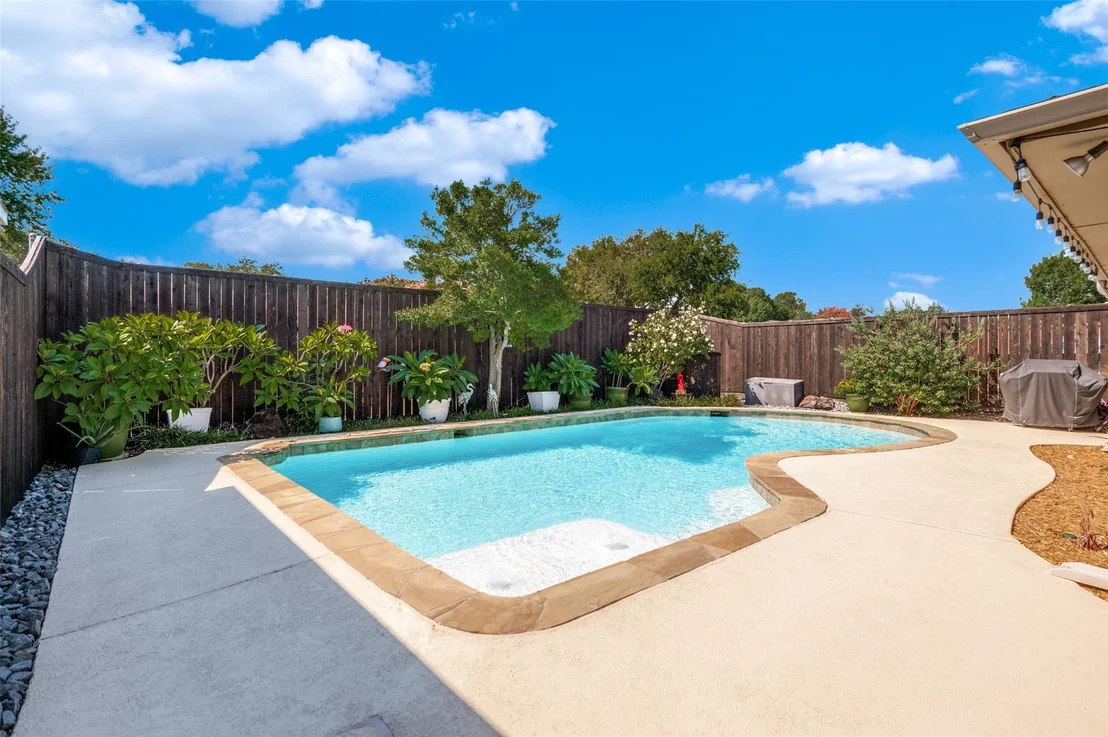 Photo of 2420 Windsor Place