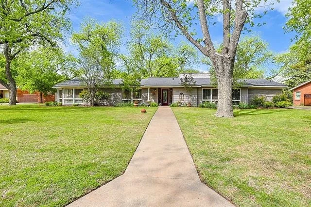 Photo of 1602 Elmwood Drive