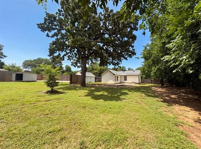Photo of 420 Bluebonnet Drive