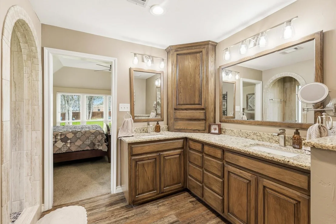 Photo of 312 Lakeside Oaks Circle