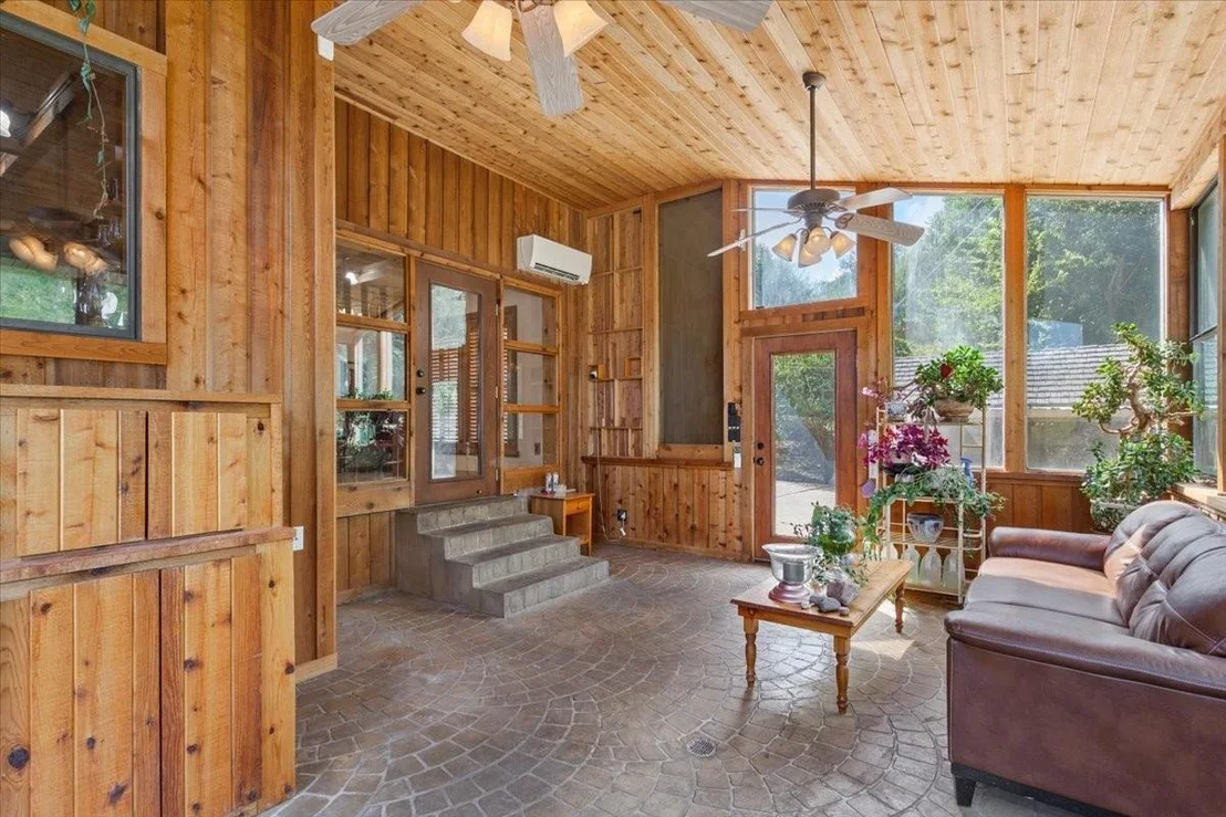 Photo of 3724 Greenleaf Drive